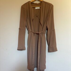 Aritzia Quincy trench coat size S